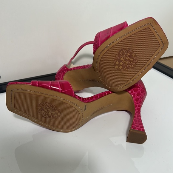 VINCE CAMUTO DEEP PINK MAGENTA FLARED STILETTO HEELS ANKLE STRAPS SIZE 9M - Picture 9 of 10